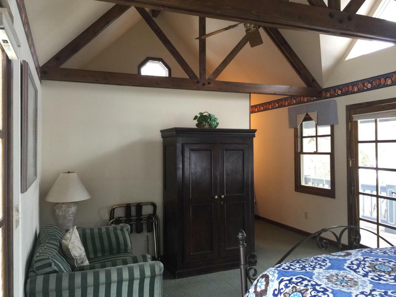 Apple Orchard Inn Hermosa Bilik gambar